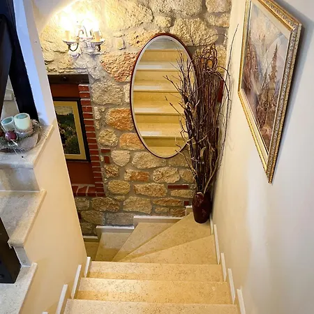 Stone & Lux * Psakoudia