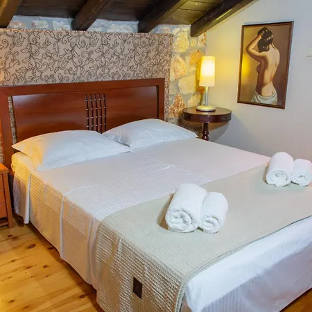 Stone & Lux *