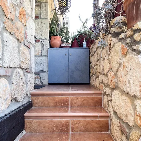 Stone & Lux * Psakoudia